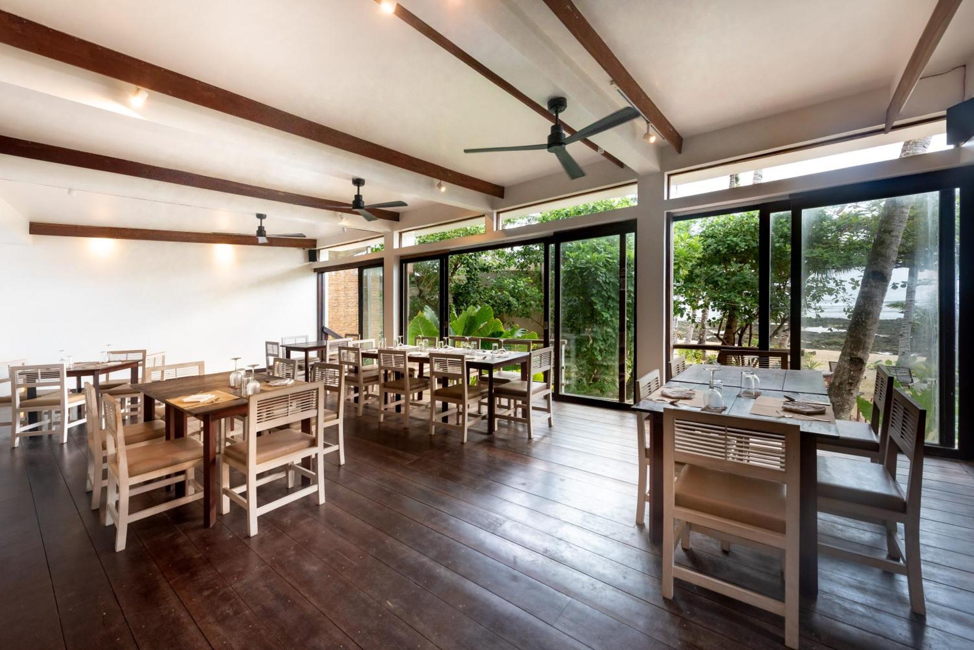 L'Osteria Luxe Beachfront B&B General Luna  Esterno foto